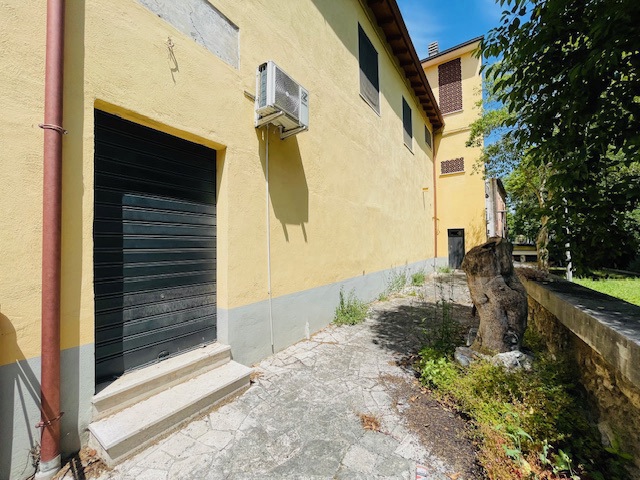 Negozio in affitto a Orte