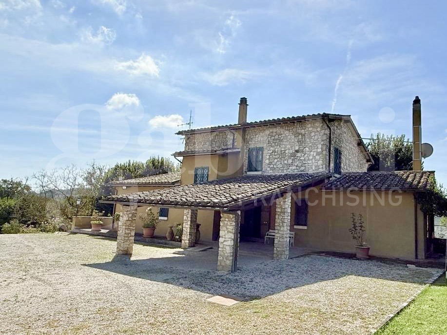 Villa con giardino a Orte