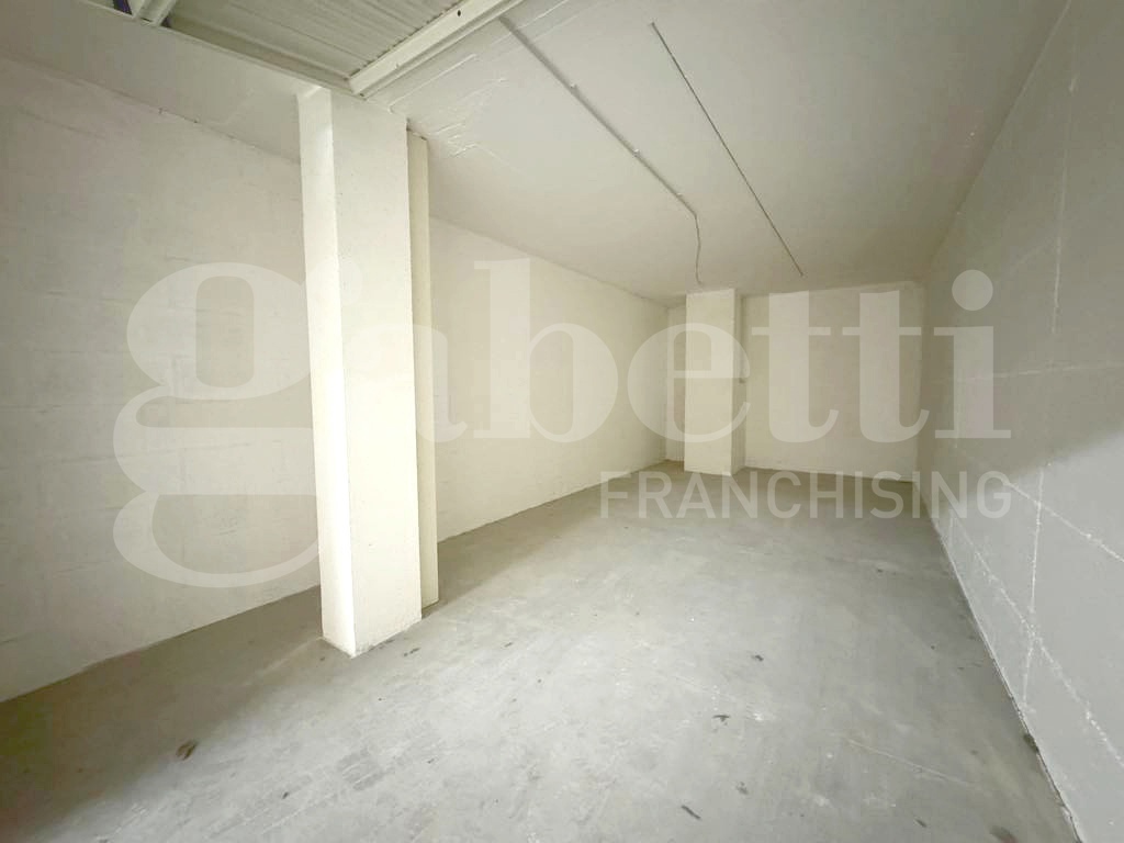 Box/Garage 28mq in vendita a Orte
