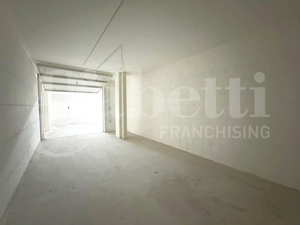 Box/Garage 28mq in vendita a Orte
