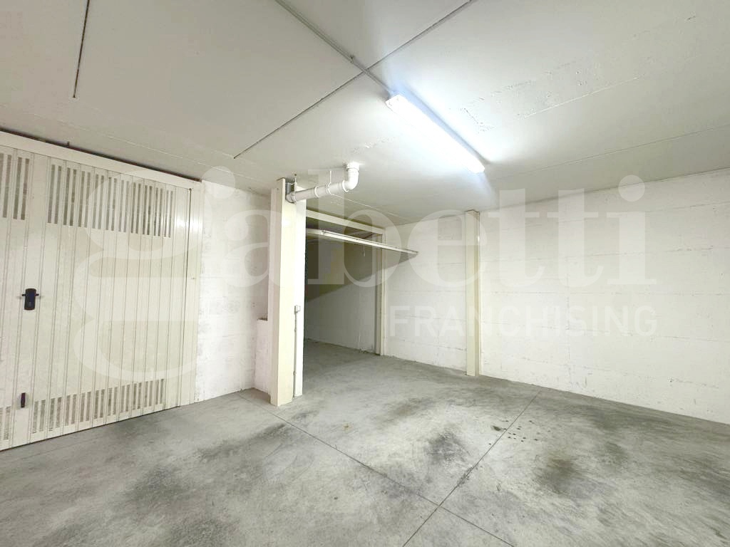 Box/Garage 28mq in vendita a Orte