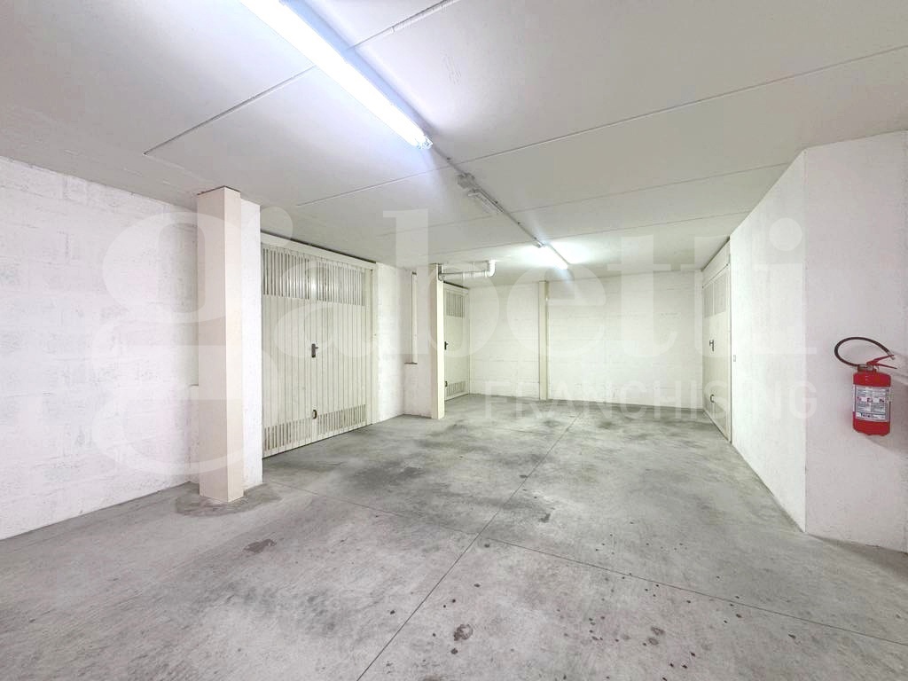 Box/Garage 28mq in vendita a Orte