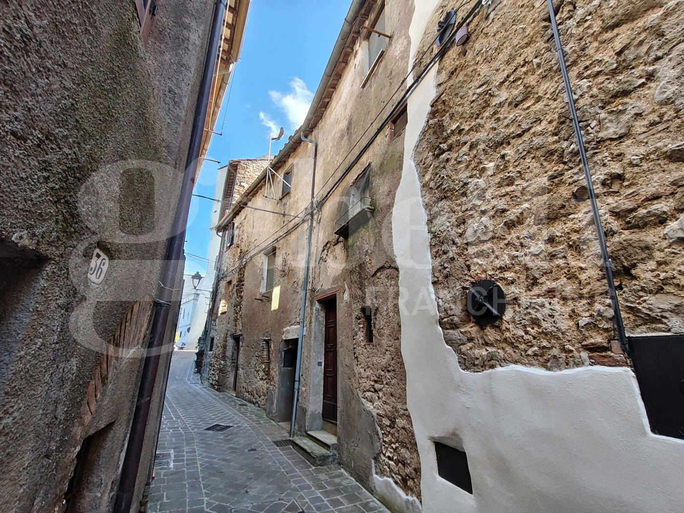 Quadrilocale da ristrutturare a Giove