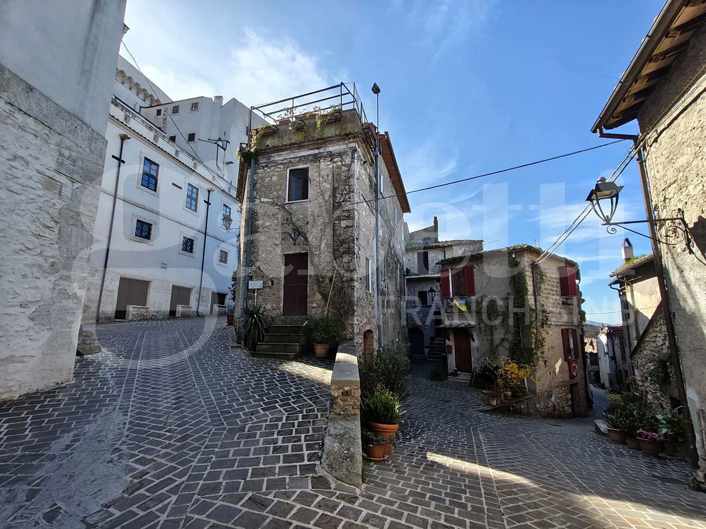 Quadrilocale da ristrutturare a Giove