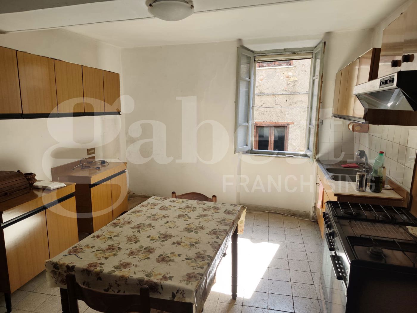 Quadrilocale da ristrutturare a Giove