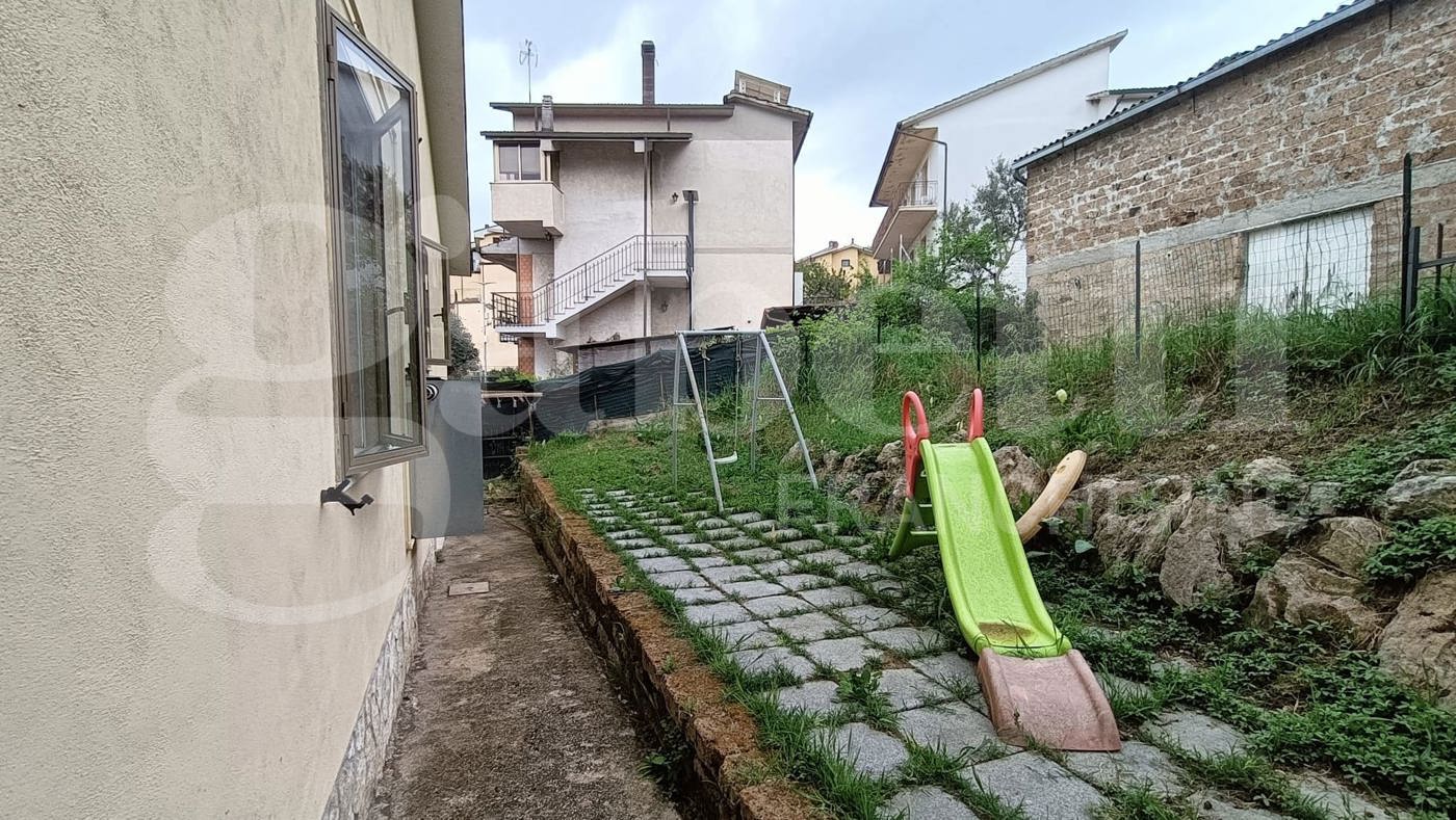 Casa indipendente con giardino a Orte