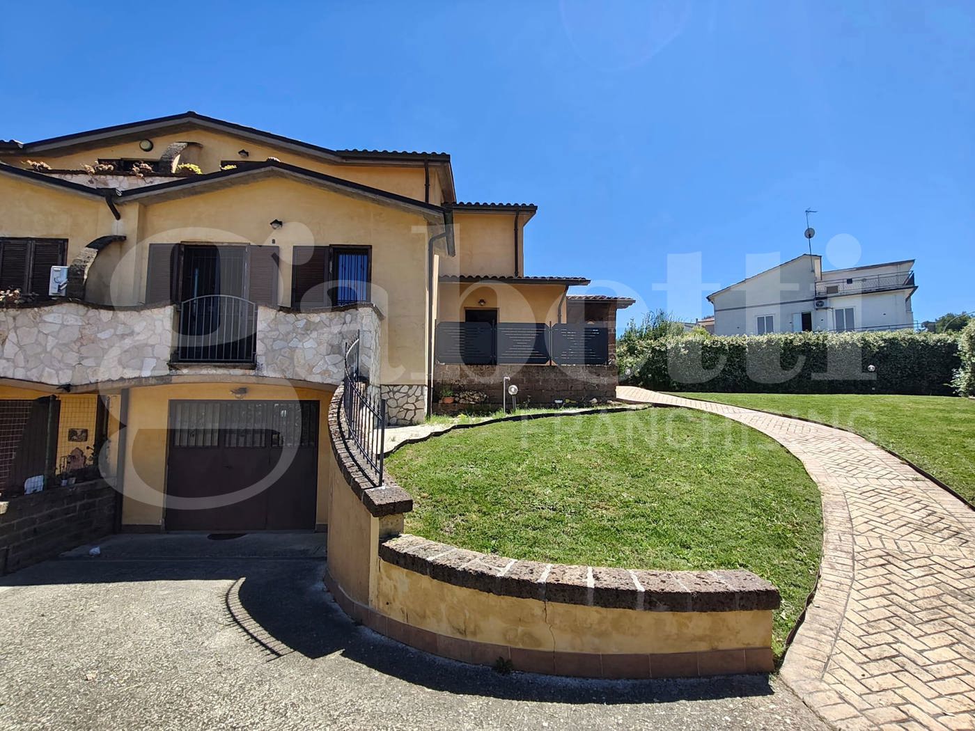 Villa Bifamiliare con giardino a Vasanello