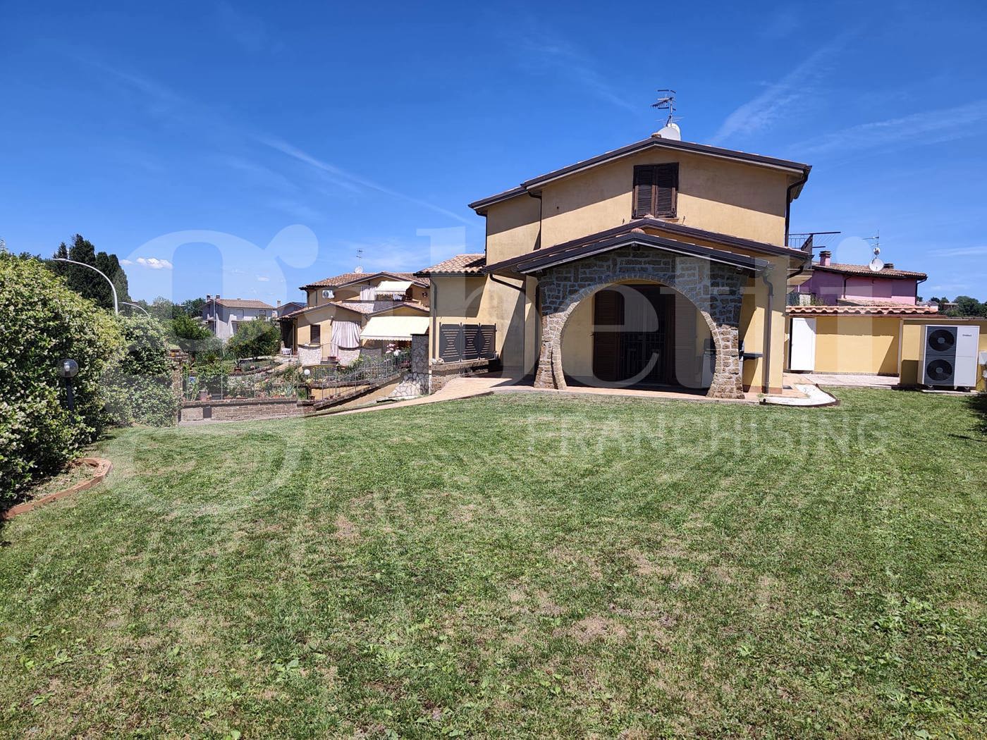 Villa Bifamiliare con giardino a Vasanello