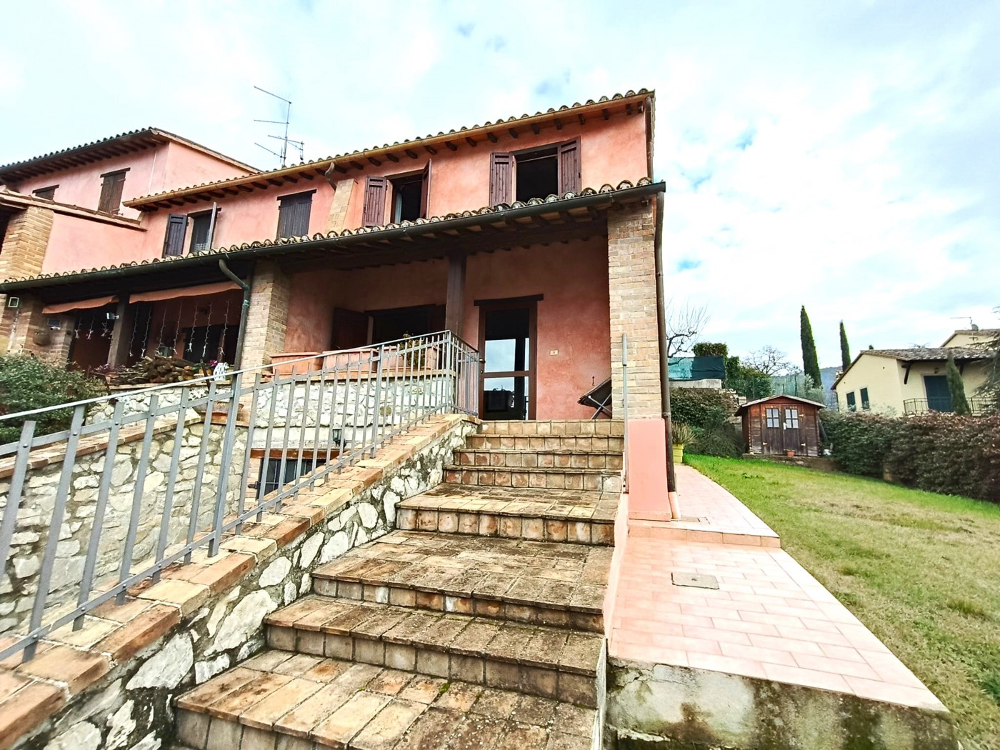 Villa con giardino a Guardea