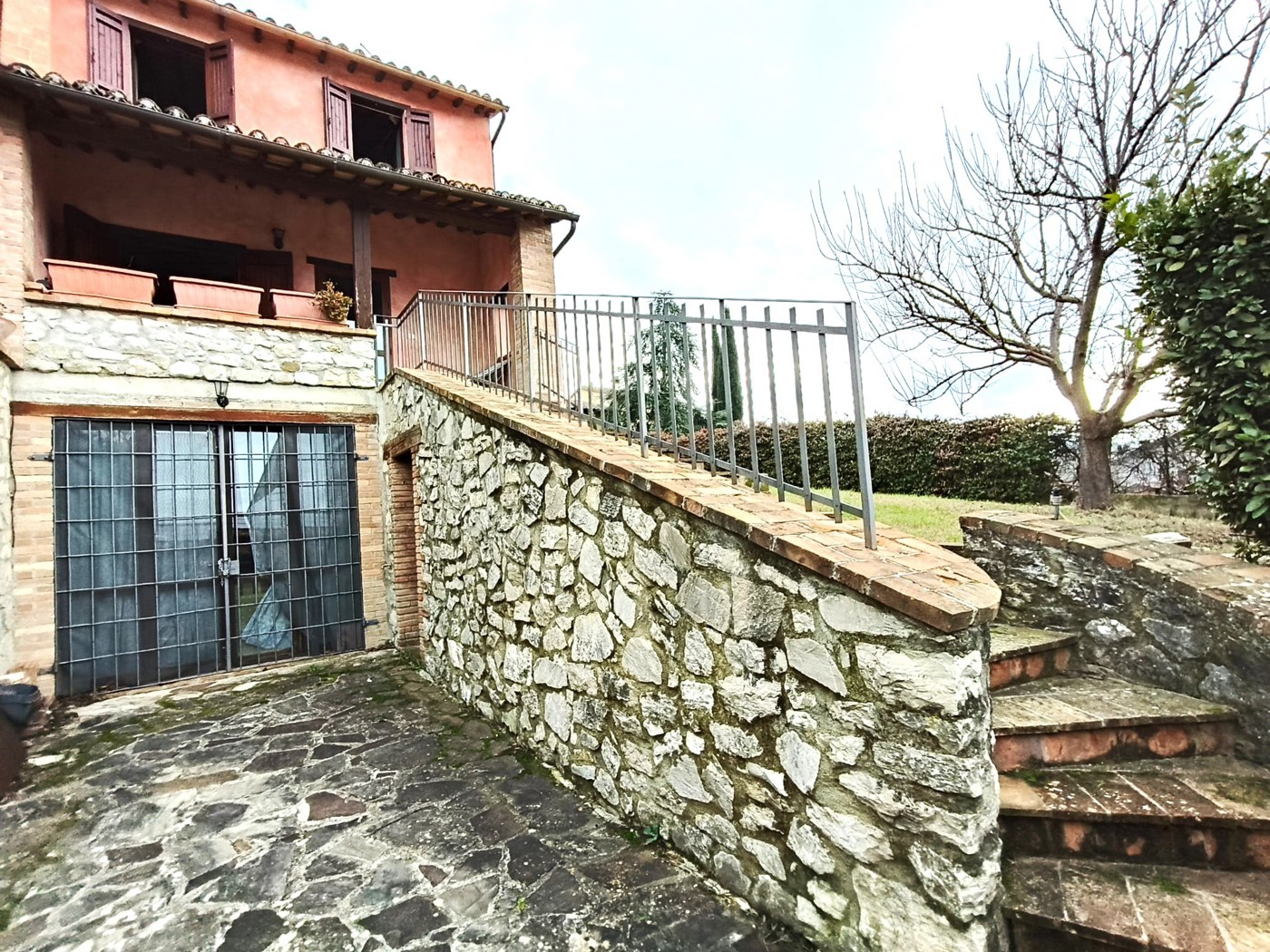 Villa con giardino a Guardea