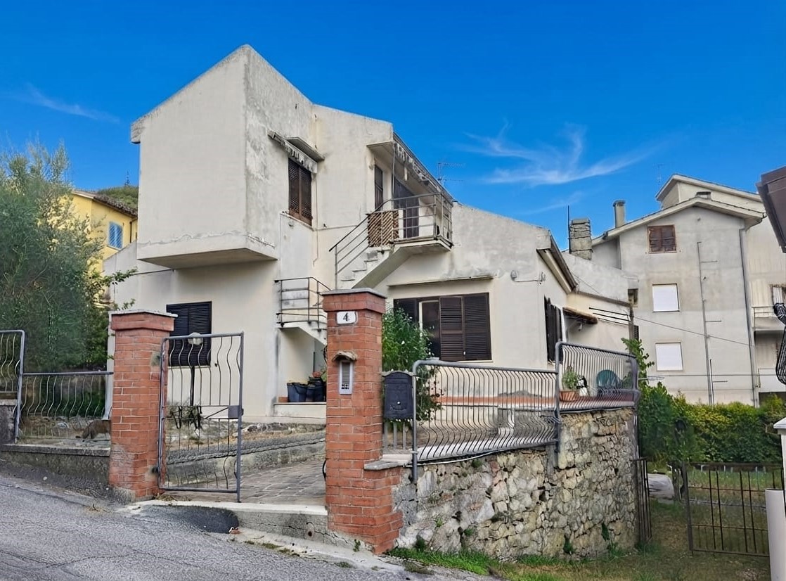 Villa Bifamiliare con giardino a Amelia