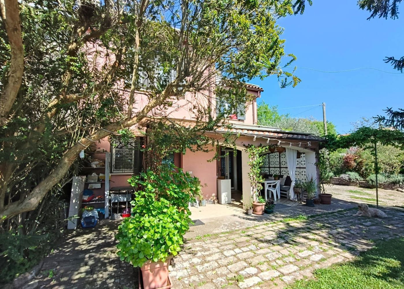 Villa con giardino a Amelia