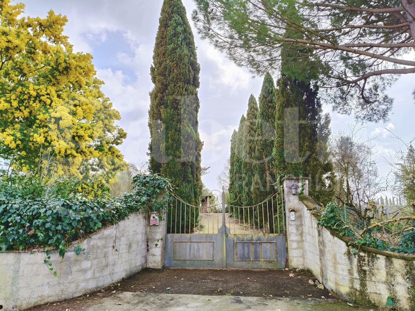 Villa con giardino a Giove