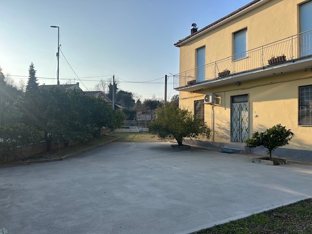 Casa indipendente con giardino a Collecorvino