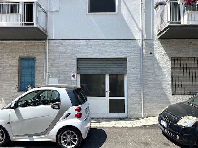 Magazzino in vendita a Pescara