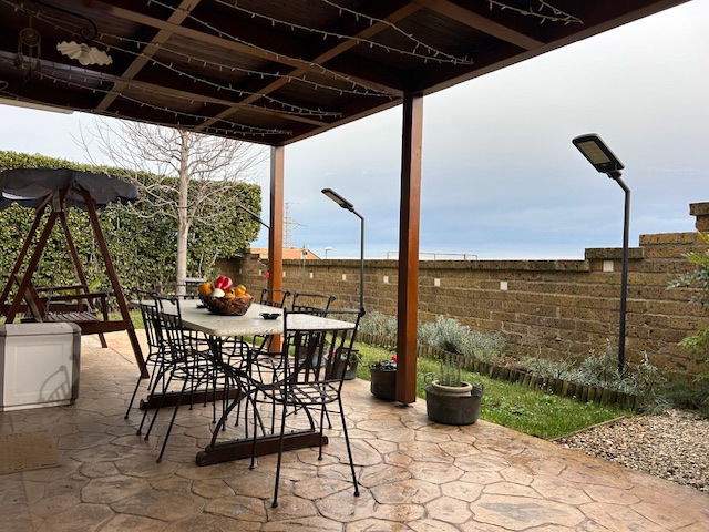 Villa con giardino a Citt� Sant'Angelo