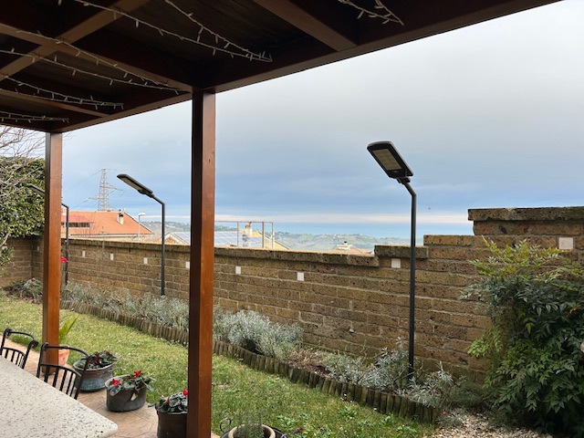 Villa con giardino a Citt� Sant'Angelo