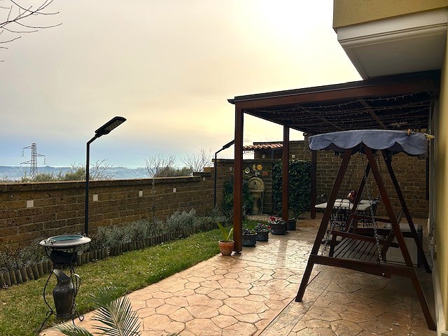 Villa con giardino a Citt� Sant'Angelo