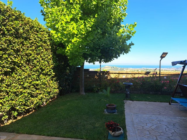 Villa con giardino a Citt� Sant'Angelo