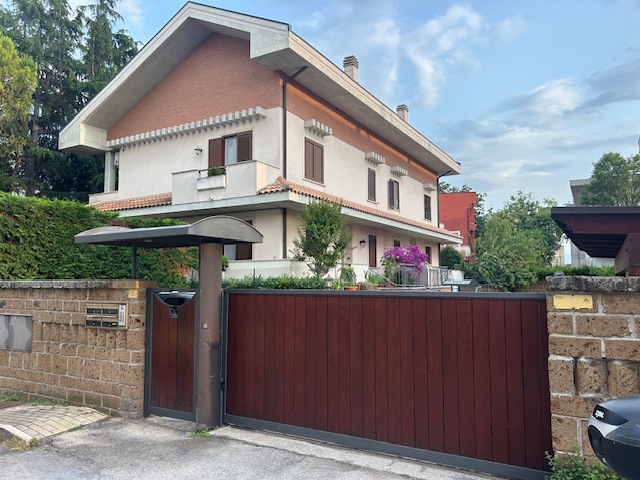 Villa Bifamiliare con giardino a Pescara