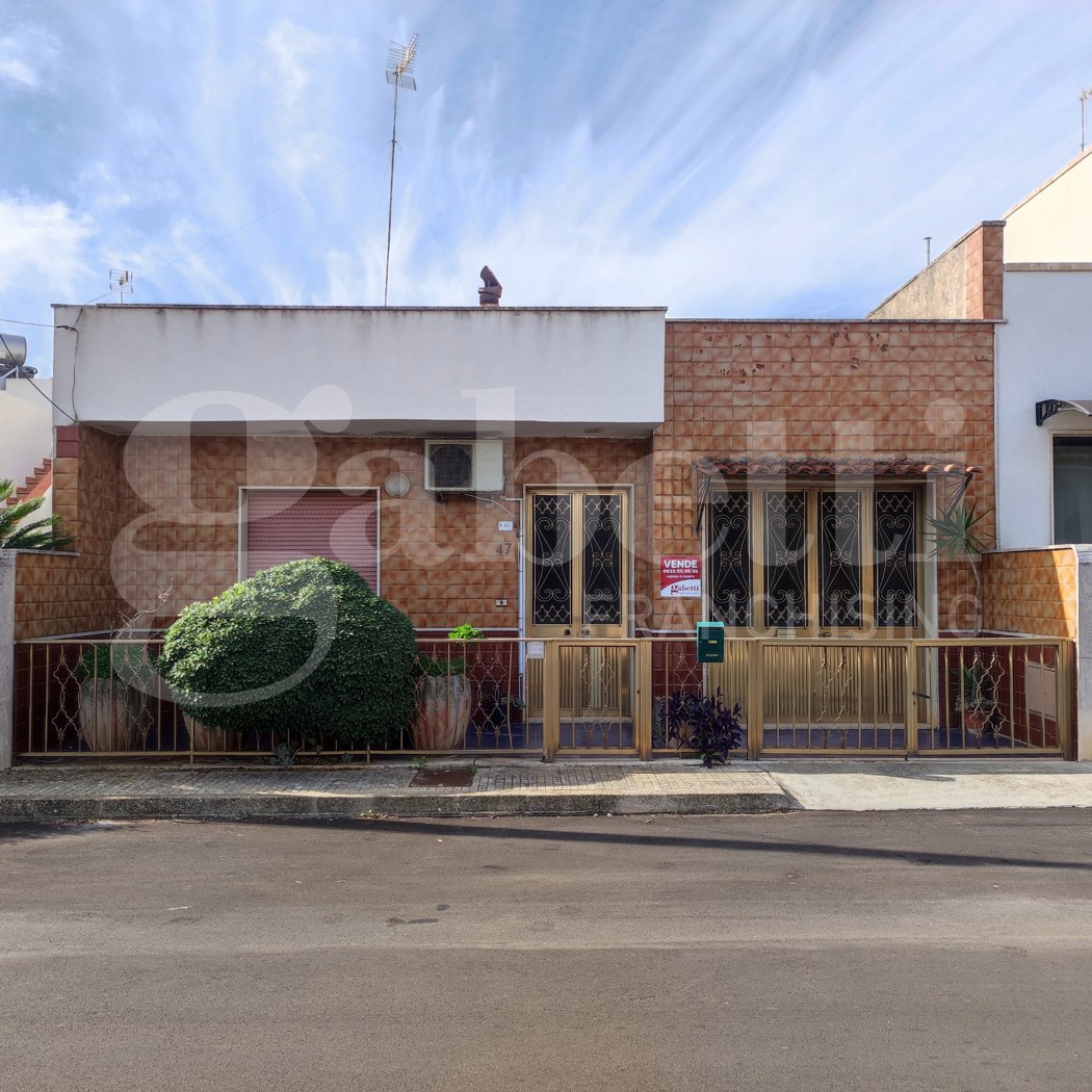 Casa indipendente con giardino a Ugento