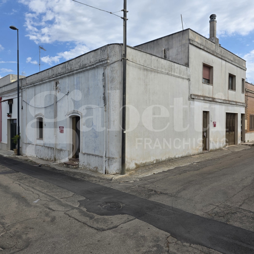 Casa indipendente con giardino a Alliste