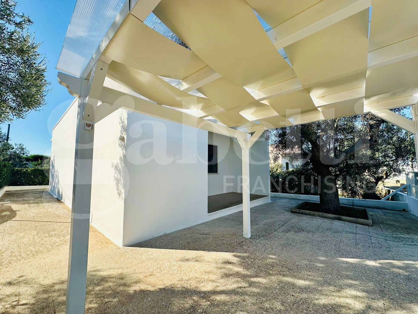 Casa indipendente con giardino a Racale