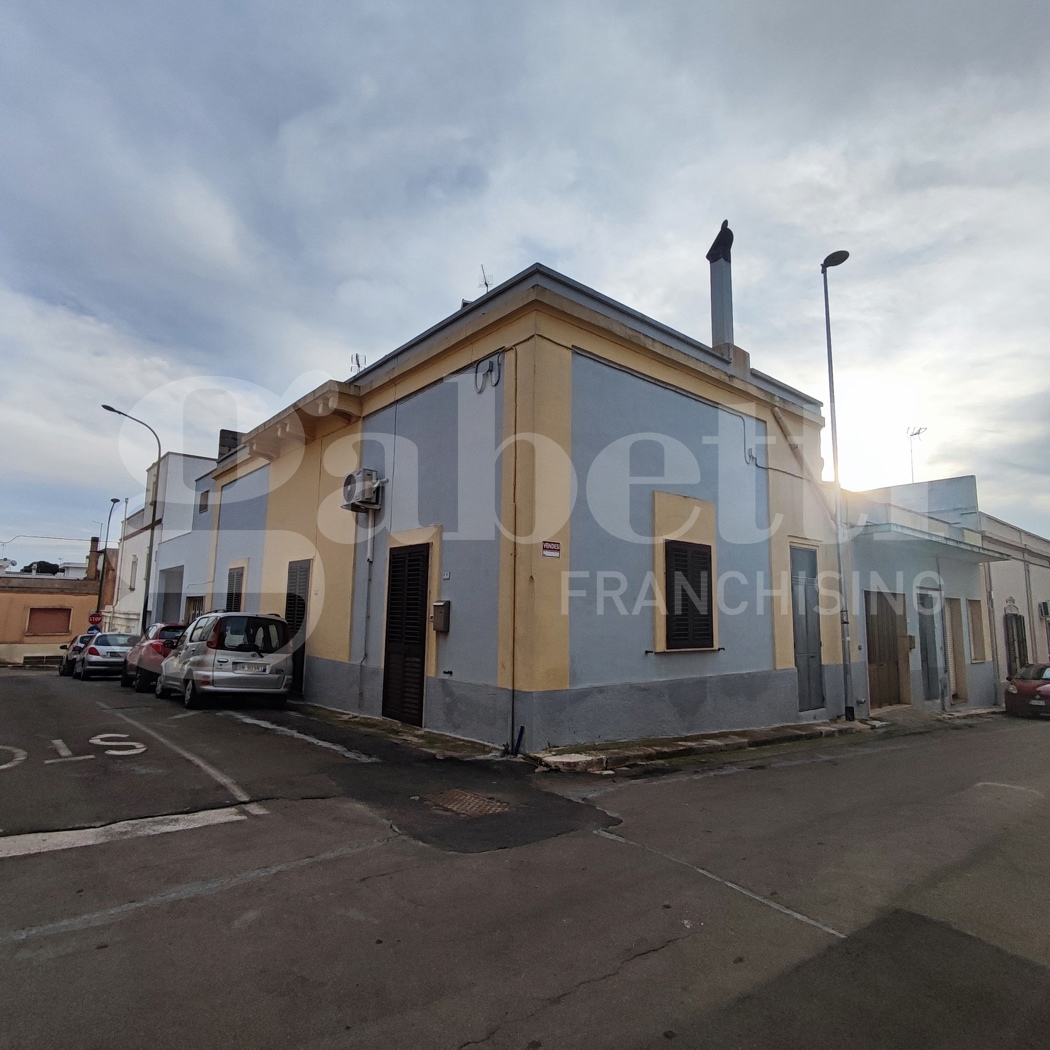 Casa indipendente con giardino a Ugento