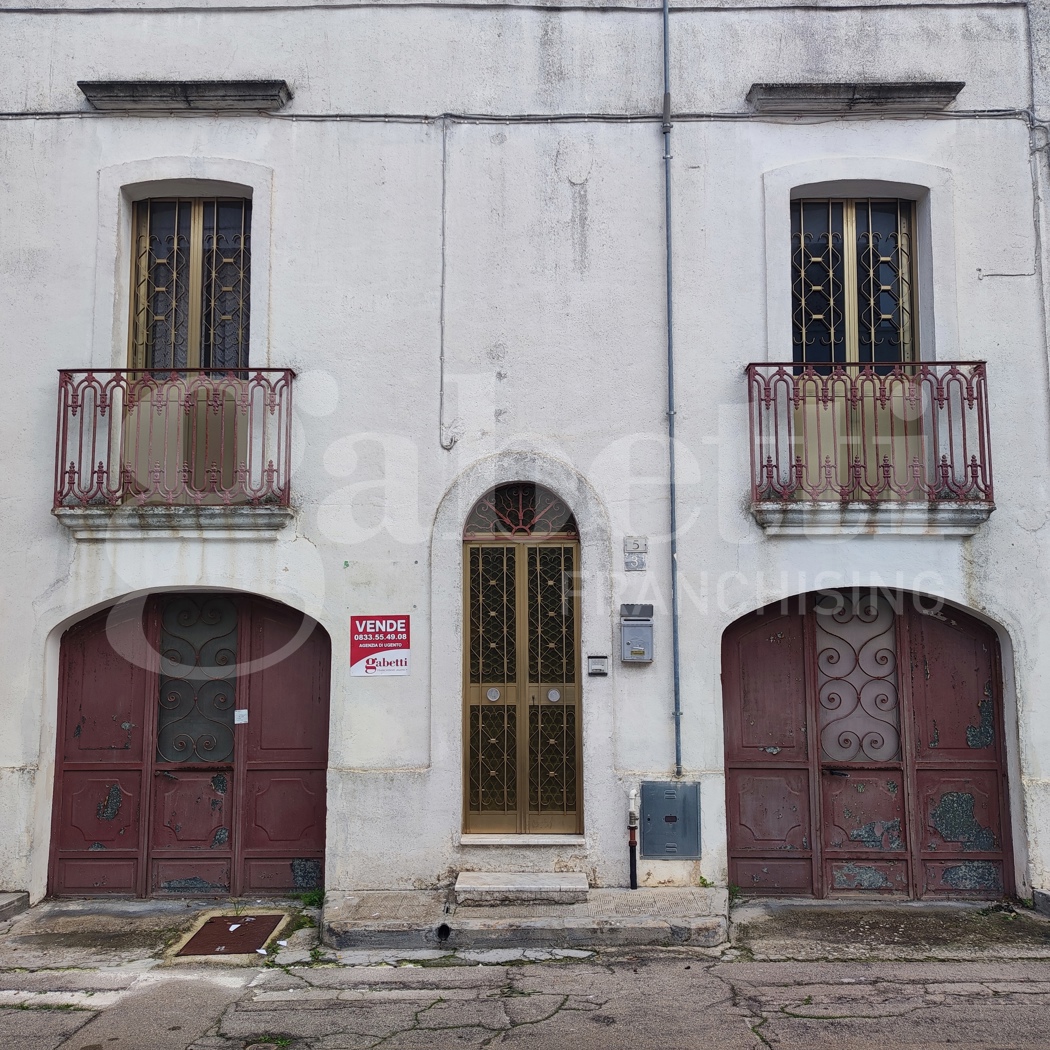 Casa indipendente con giardino a Taviano