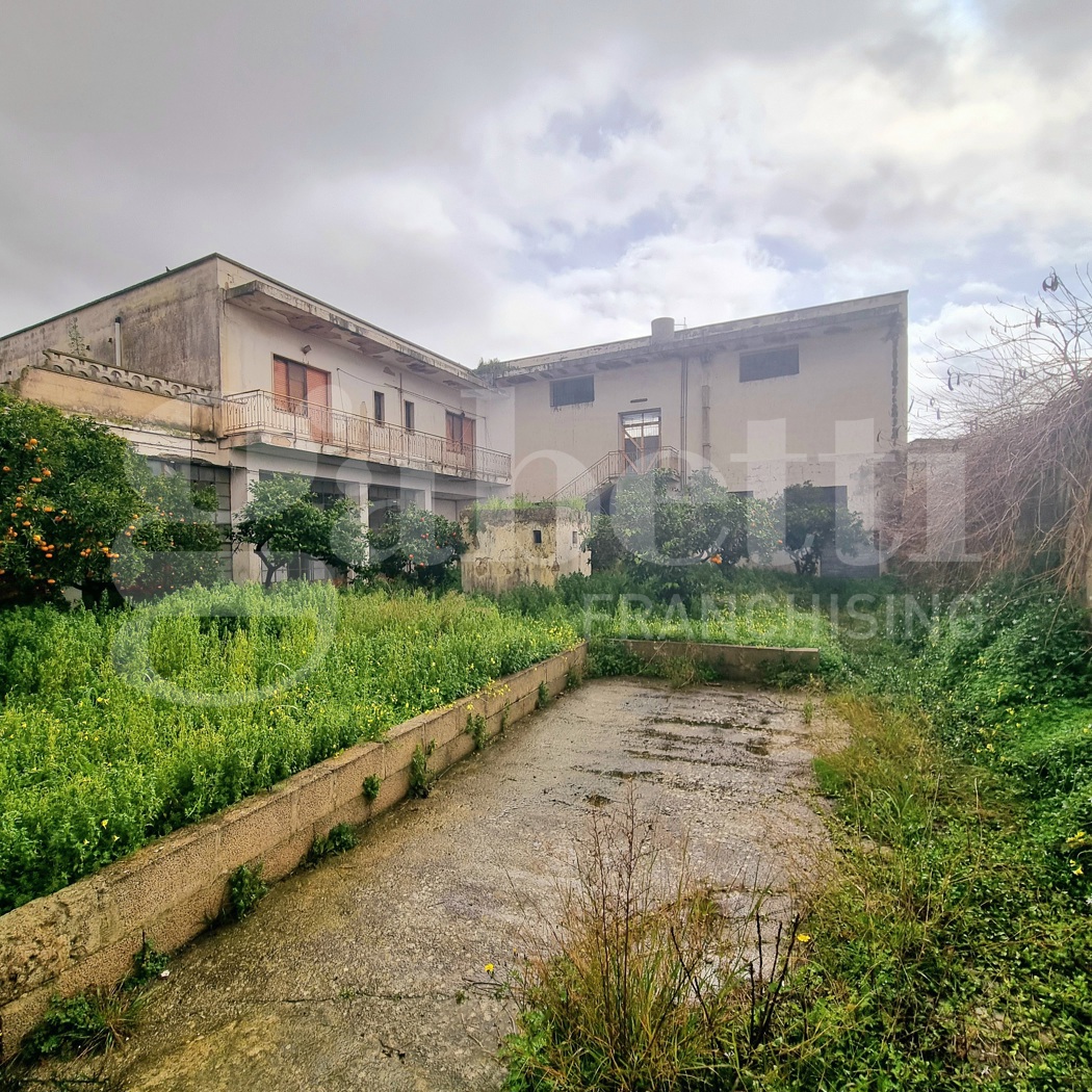 Stabile/Palazzo in vendita a Racale