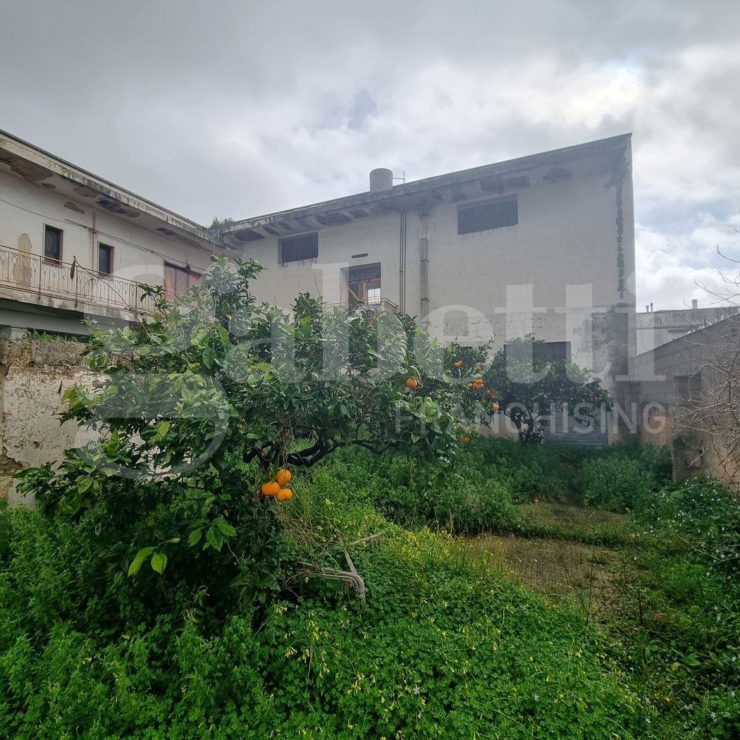 Stabile/Palazzo in vendita a Racale