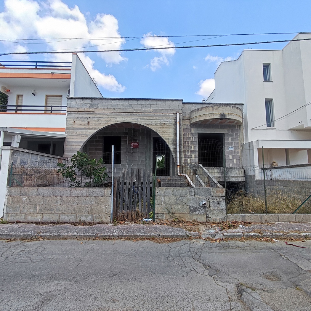 Casa indipendente con giardino a Presicce-Acquarica