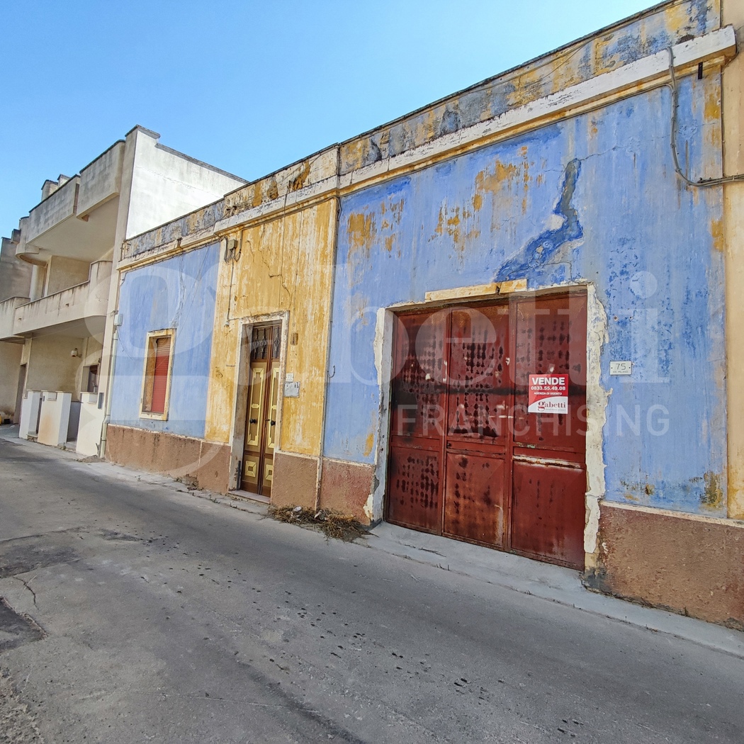 Casa indipendente da ristrutturare a Melissano