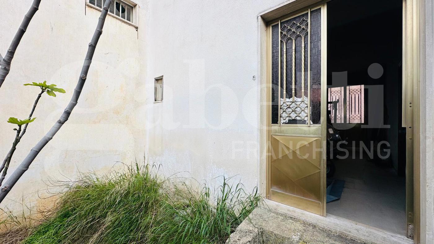 Casa indipendente con giardino a Alliste