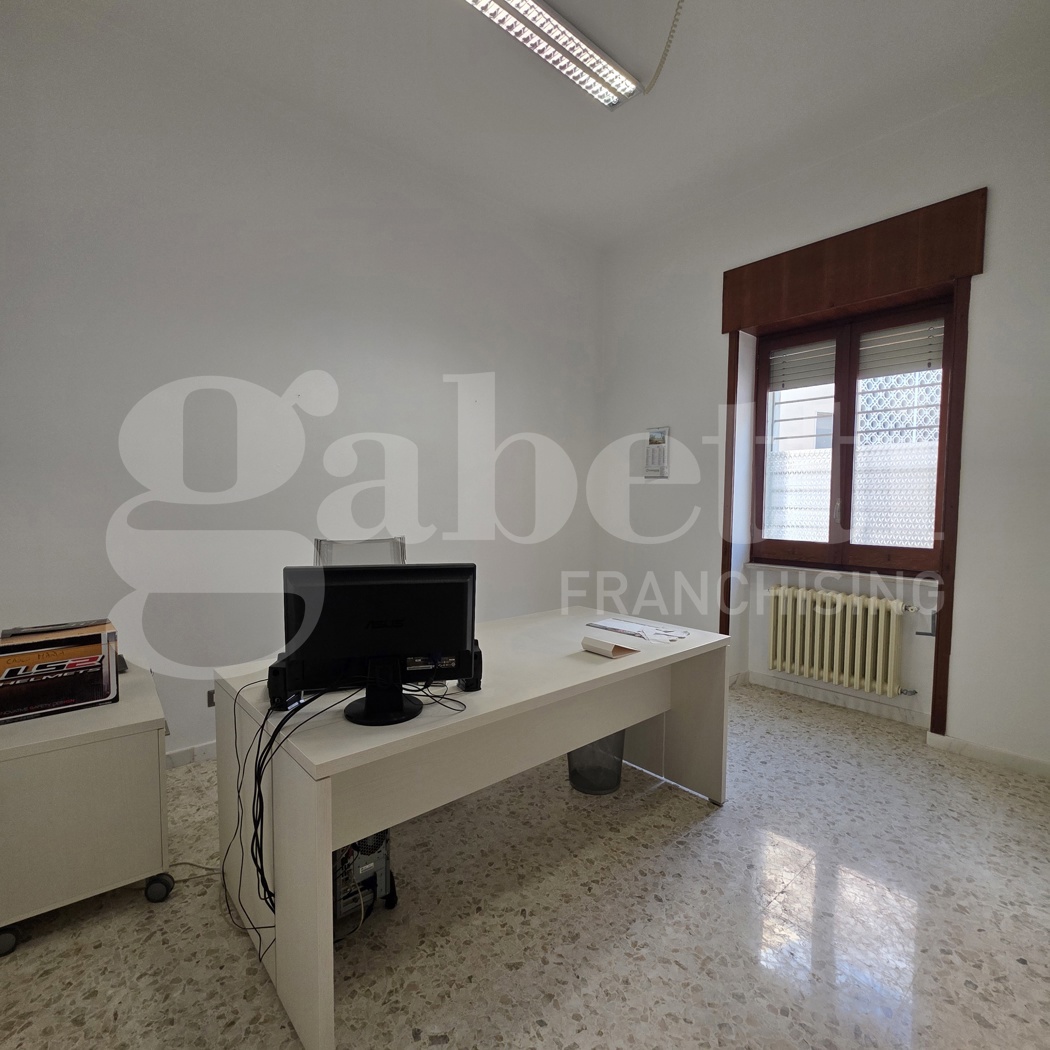 Ufficio in affitto a Casarano
