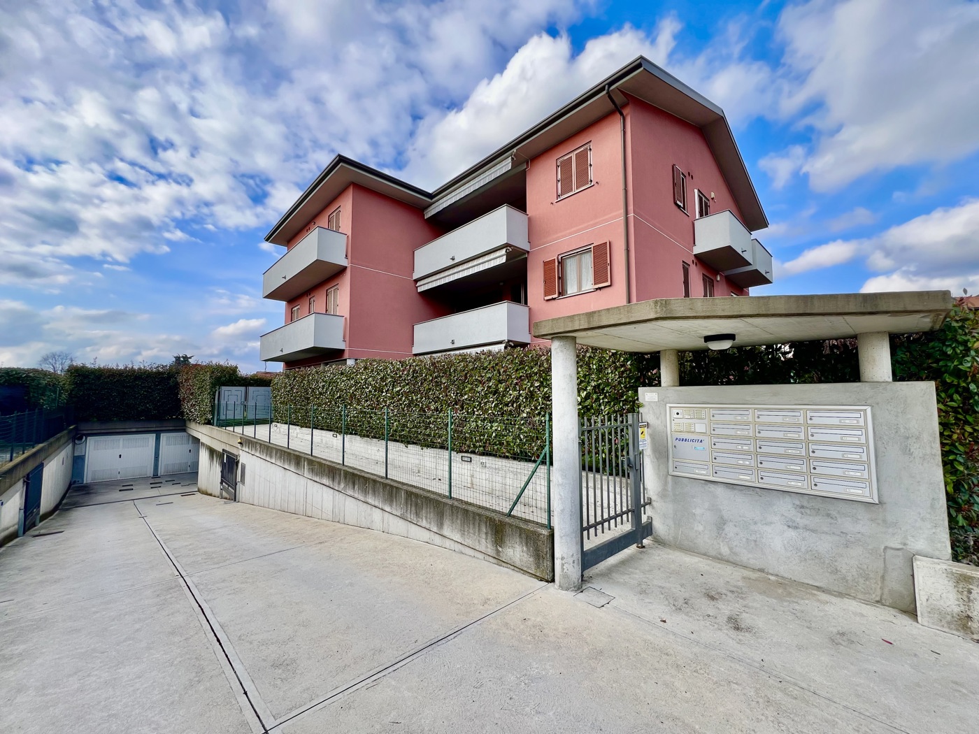 Box/Garage 40mq in vendita a Mozzate