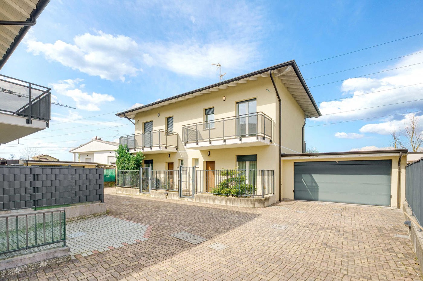 Villa con giardino a Cislago