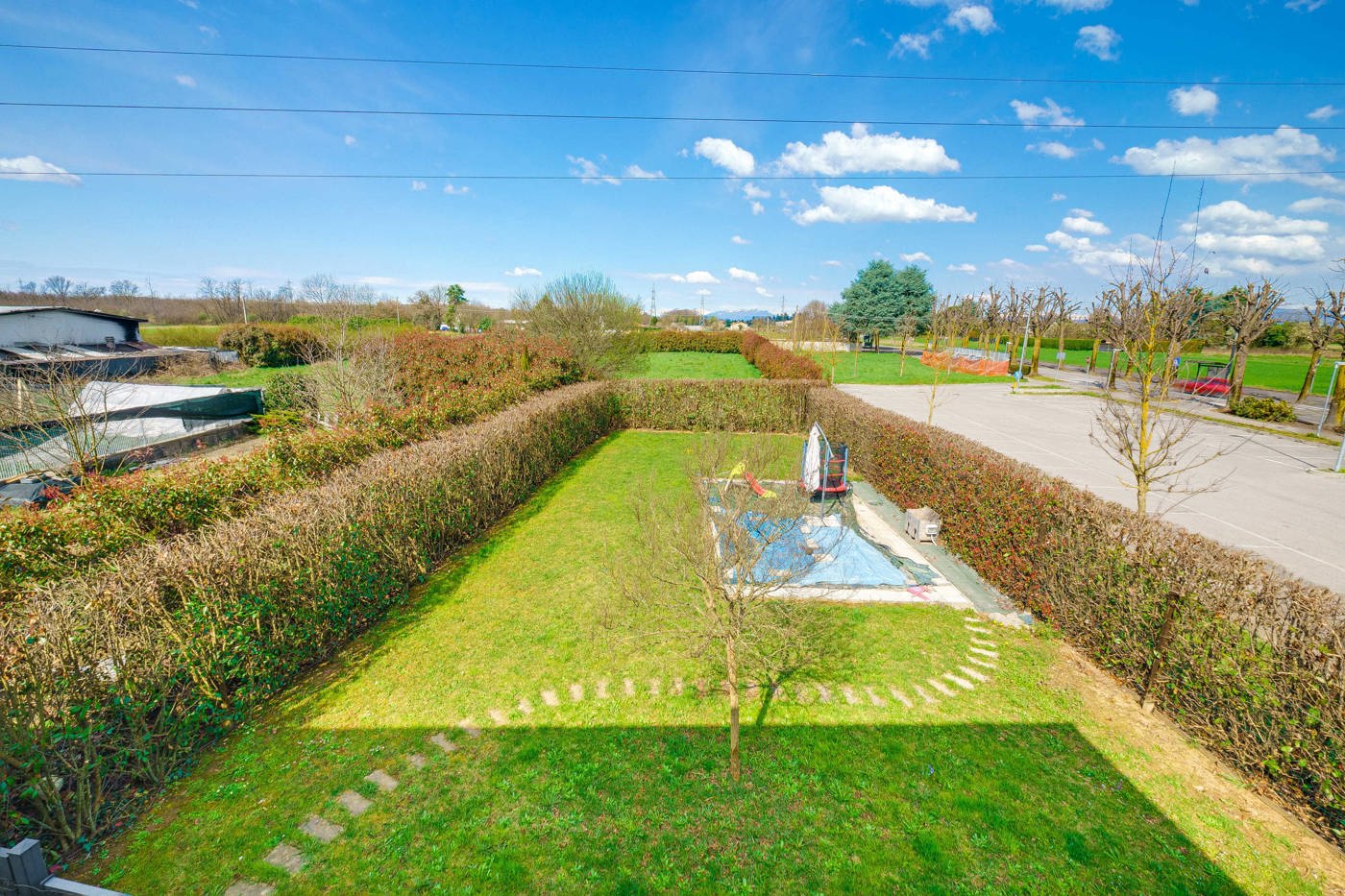 Villa con giardino a Cislago