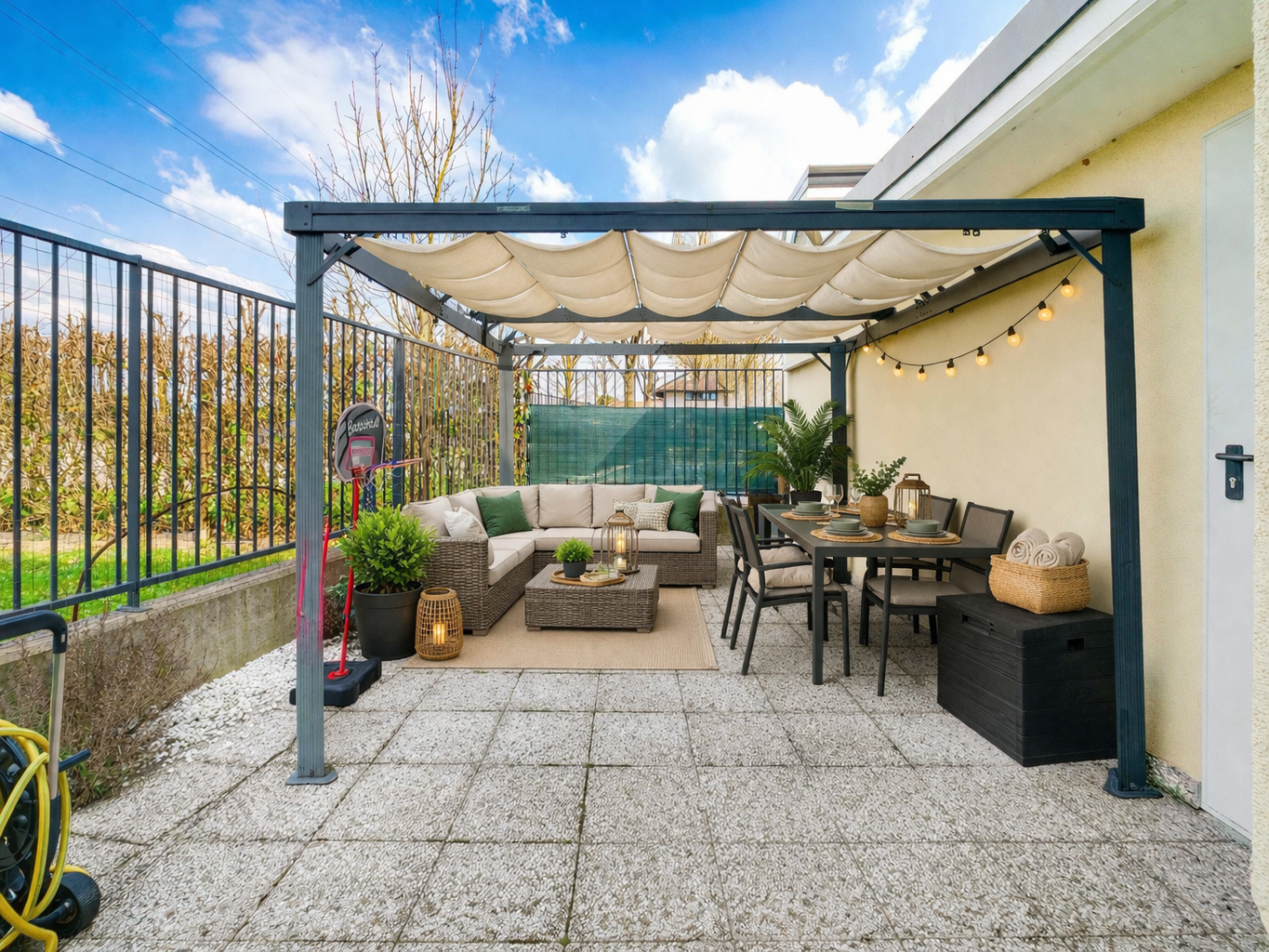 Villa con giardino a Cislago