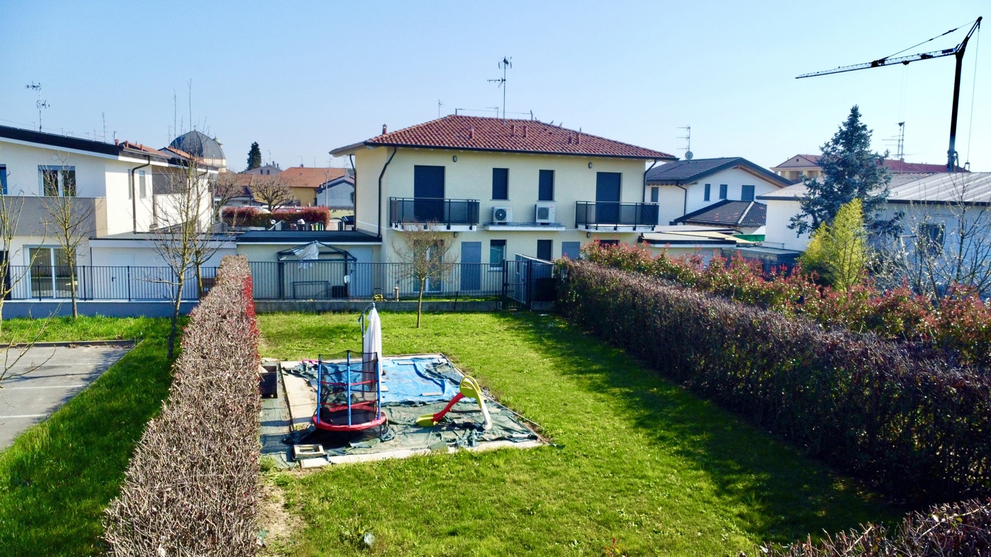 Villa con giardino a Cislago