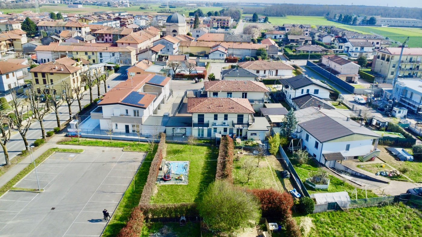 Villa con giardino a Cislago