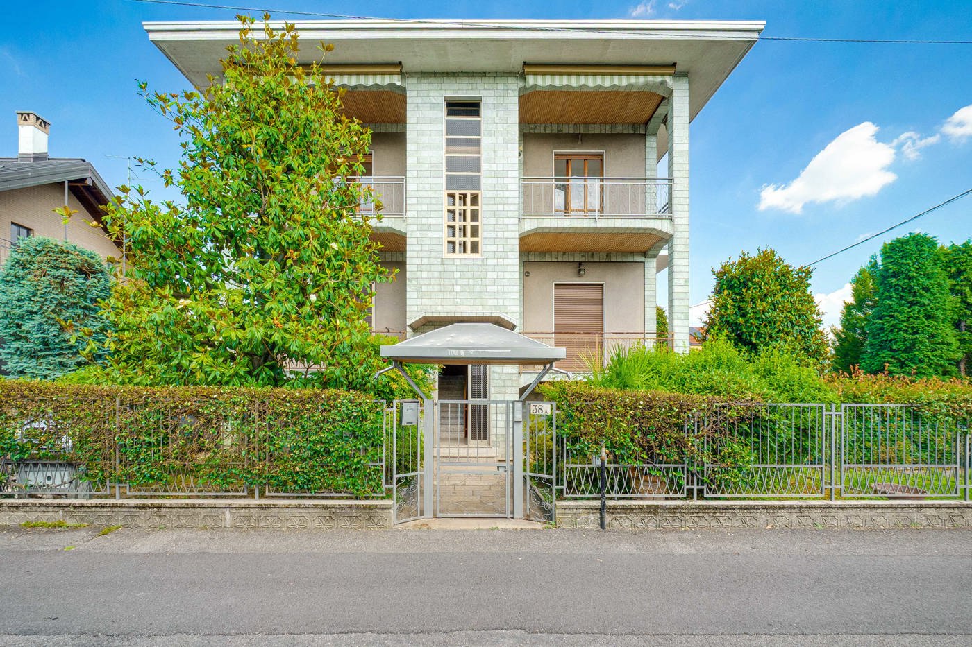 Trilocale con giardino a Saronno