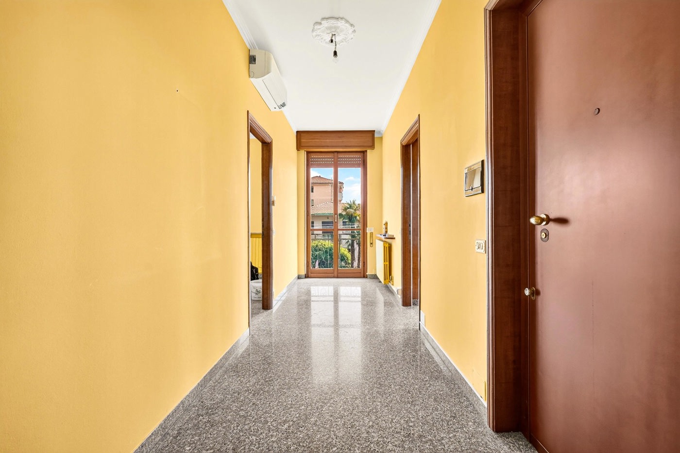 Trilocale con giardino a Saronno