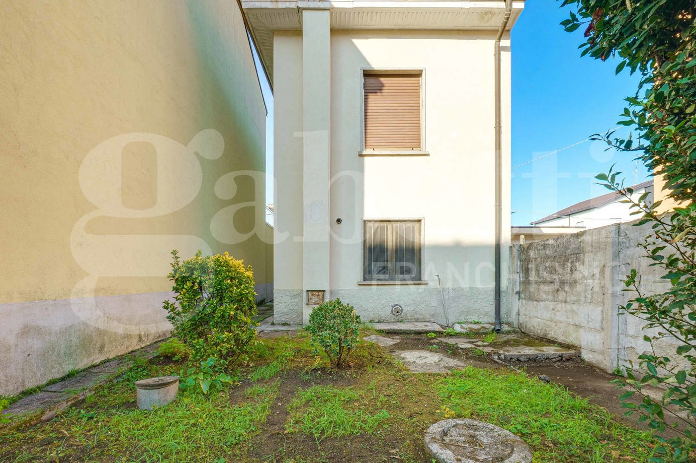 Casa indipendente con giardino a Saronno