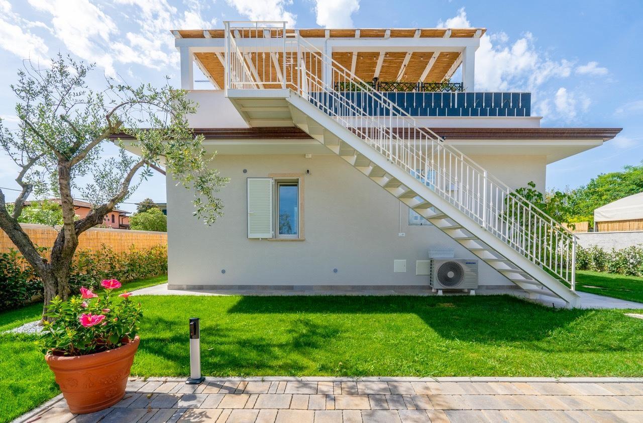 Casa indipendente con giardino, Massa marina di