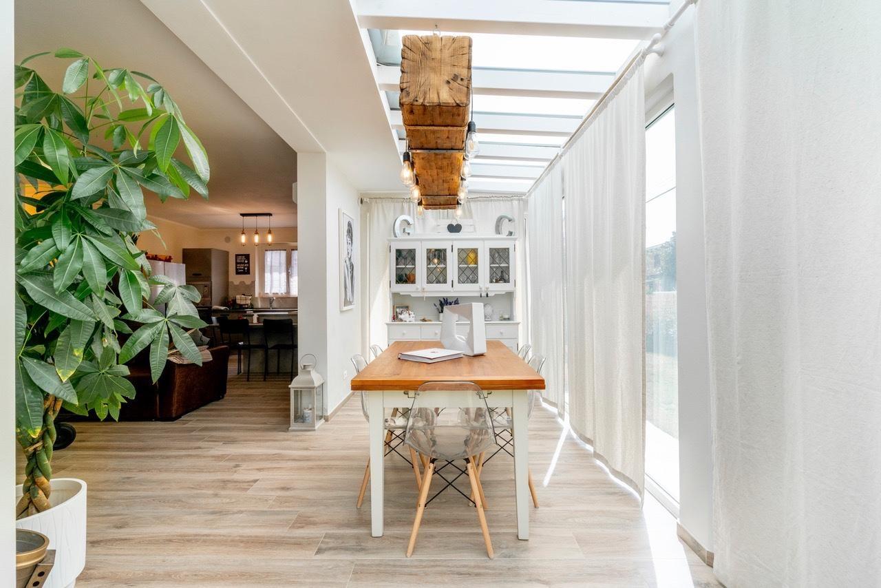 Casa indipendente con giardino, Massa marina di