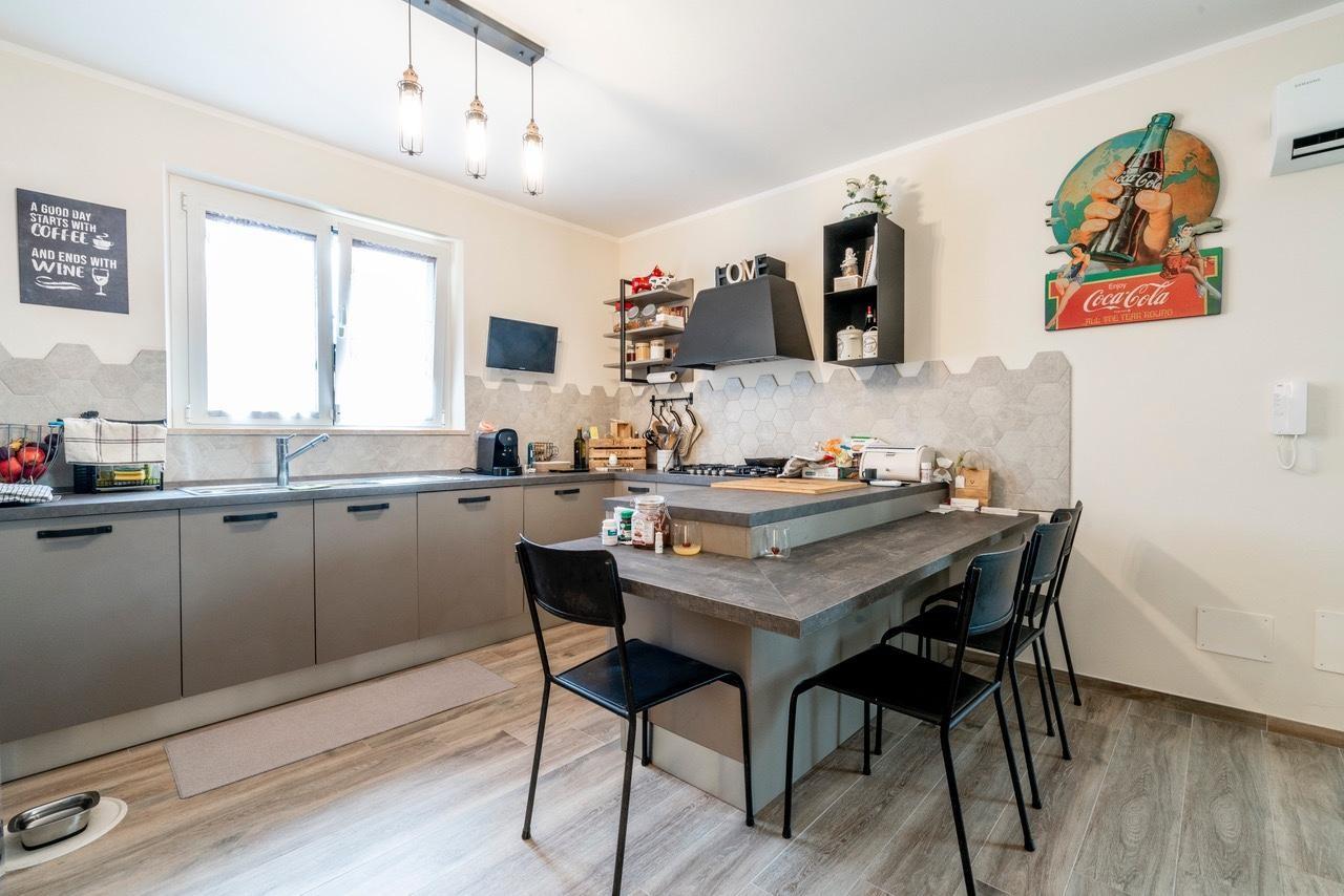 Casa indipendente con giardino, Massa marina di