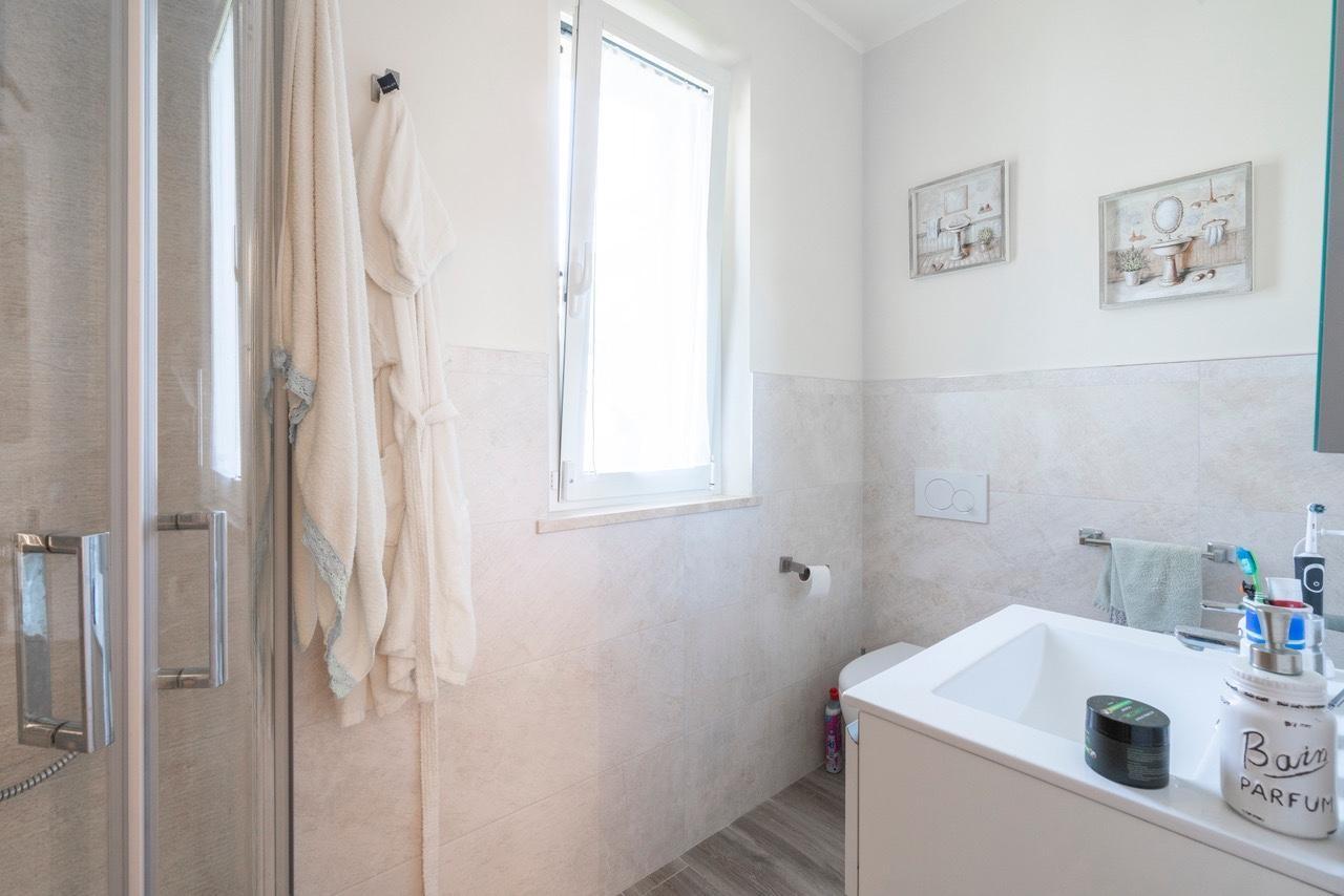 Casa indipendente con giardino, Massa marina di