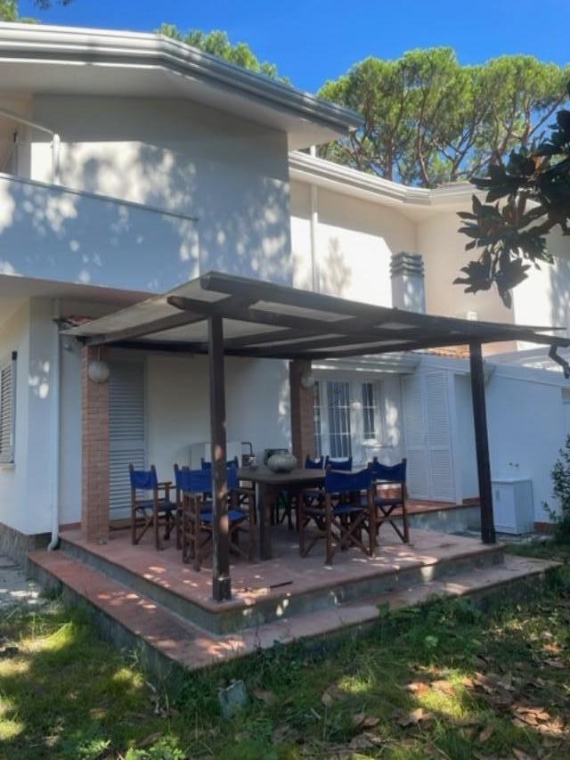 Villa arredata in affitto, Massa poveromo