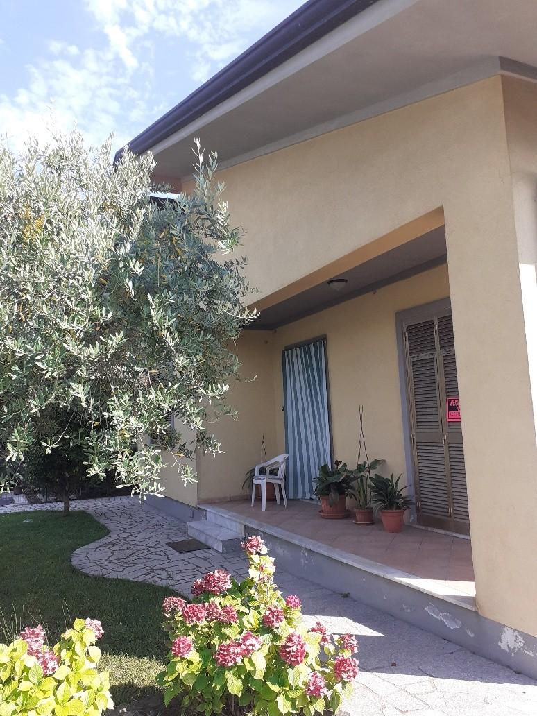Casa indipendente con giardino, Massa marina di